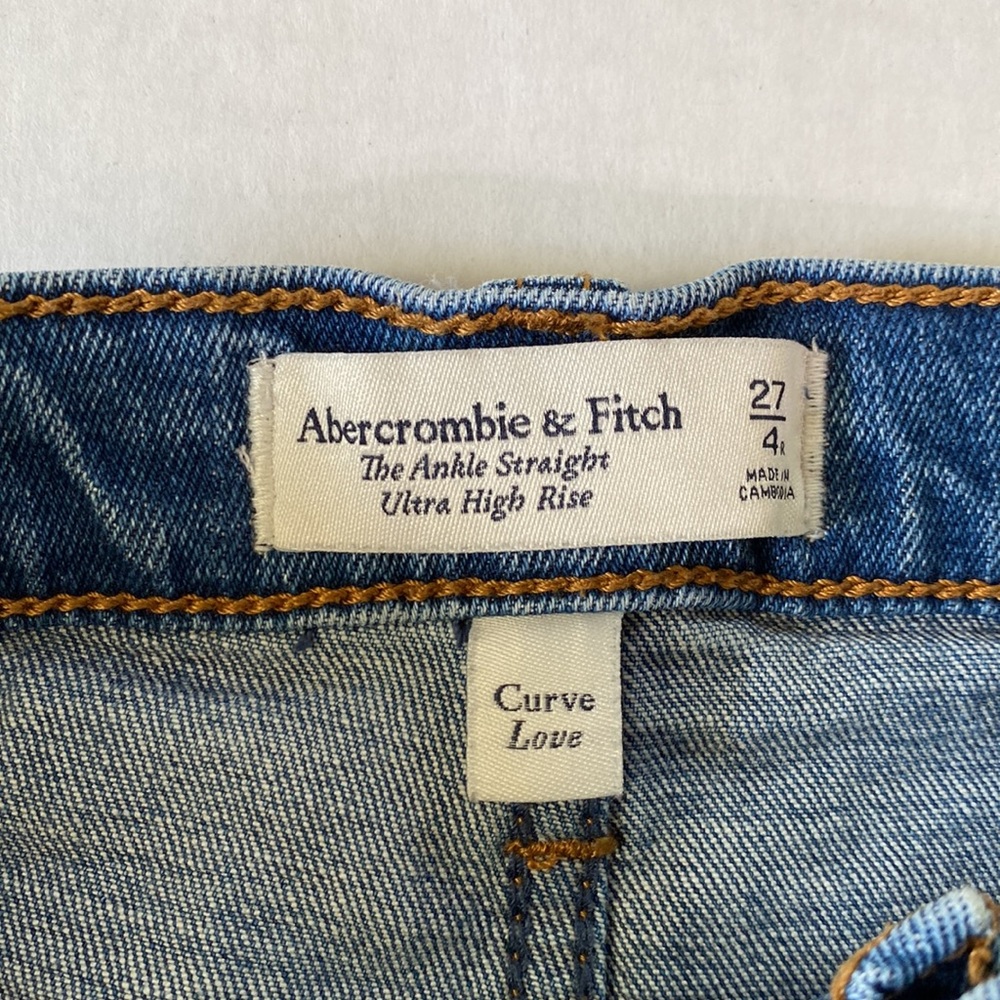 Abercrombie & Fitch Curve Love Ankle Straight Ultra High Rise Jeans - Picture 3 of 6